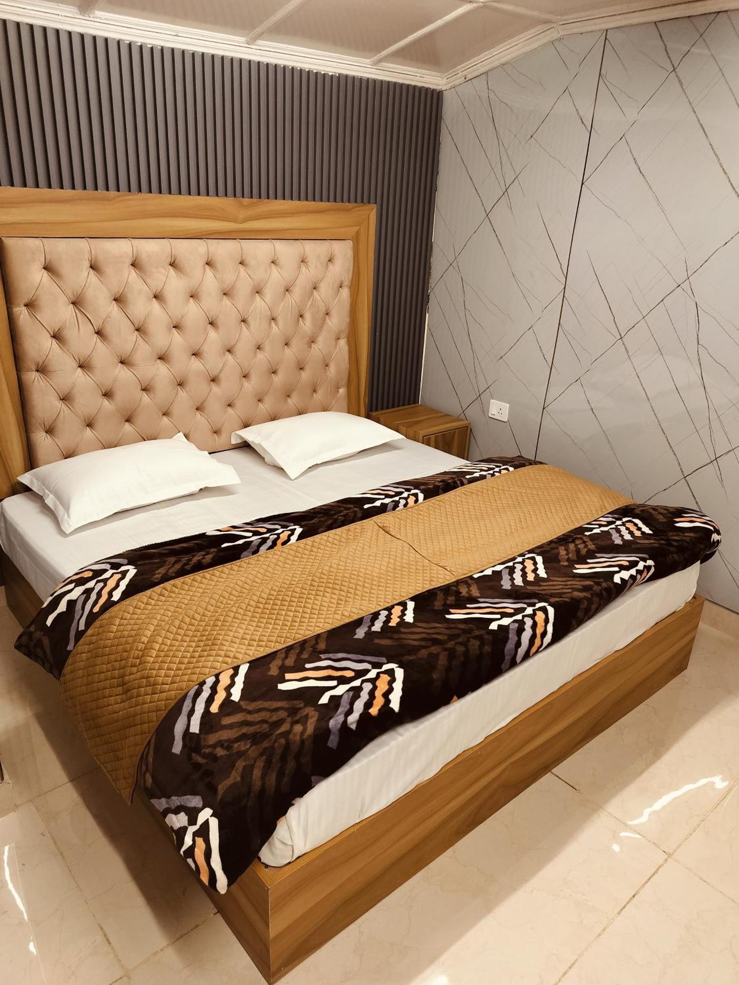 Madan Kunj B & B Mall Road Shimla Exterior photo